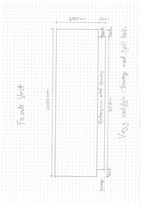 Håndskrevet tegning av en fasade (vest) med mål og notater om terreng og tak.