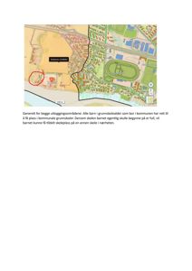 Et kart eller flyfoto som viser et bygningsområde med en markert plassering (rødt sirklet) og en skole i nærheten.