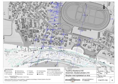 Situasjonsplan som viser tomt, naboeiendom, elvebredd og borplaner med dybdekart.