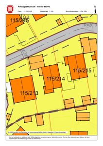 Situasjonsplan som viser eiendomsinndeling (115/213, 115/214, 115/215), bygningers plassering, veier og grenser.