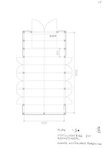 Etasjeplan (plan) for et utstillingsbygg for båtmotorer, med angitte mål og romfordeling.