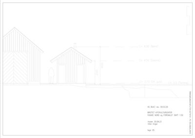 Fasadetegning (opprikk) av en bygning sett fra nord, med angitte høyder og nivåer.