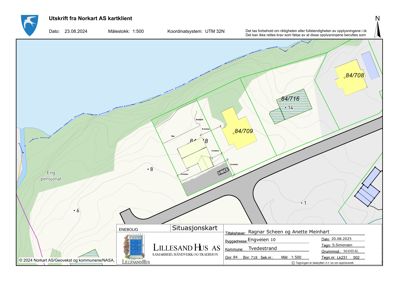 Situasjonskart som viser tomtens beliggenhet, grenser, nabotomter og omgivende infrastruktur.