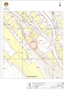 Situasjonsplan (sit.kart) som viser tomtegrenser, høydemålerlinjer, naboeiendommer og bygningers plassering i forhold til hverandre.