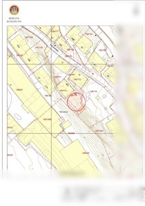 Situasjonsplan (sit.kart) som viser tomtegrenser, høydemålerlinjer, naboeiendommer og bygningers plassering i forhold til hverandre.