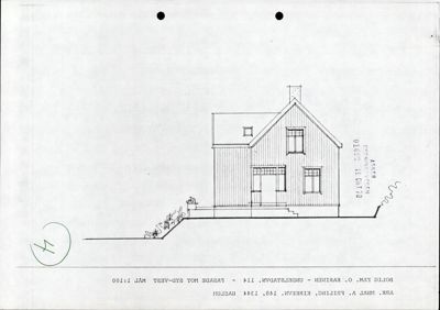 Tegning som viser fasadeopprikk (framside) av en bolig. Tegningen viser vinduer, dører, takform og grunnmur.