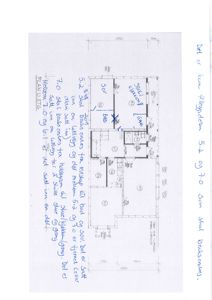 Etasjeplan (Plantegning) med håndskrevne notater om romfordeling og endringer.