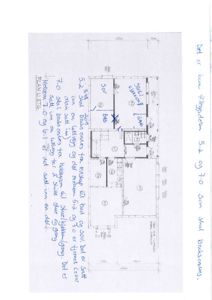 Etasjeplan (Plantegning) med håndskrevne notater om romfordeling og endringer.