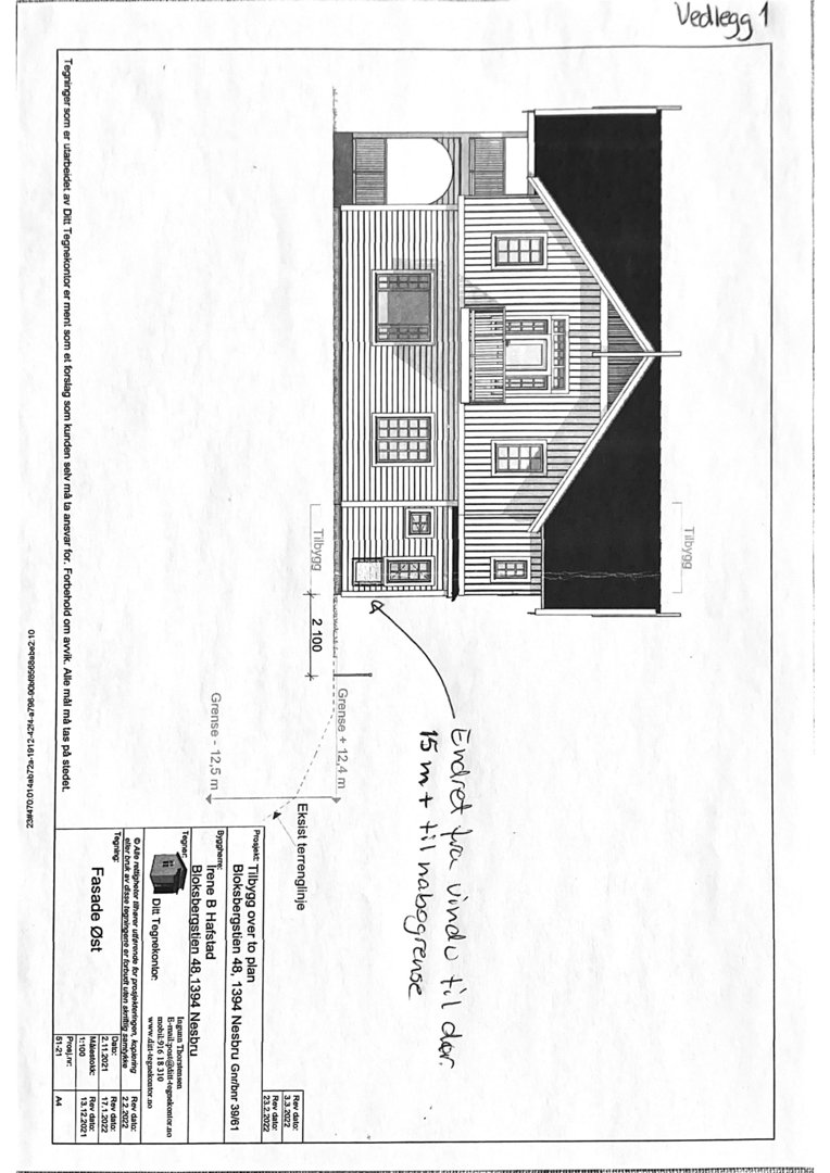Fasadetegning av en bygning sett fra øst, med angitte mål og grenser.