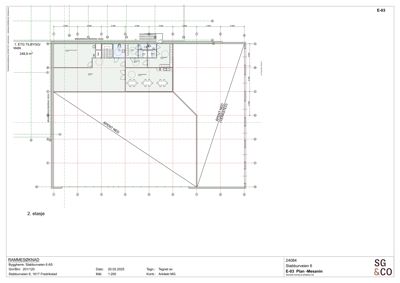 Etasjeplan for 2. etasje av en bygning, som viser romfordeling, stueplassering og tilleggsareal.