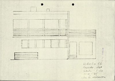 En tegning som viser fasaden på en bygning sett fra øst.