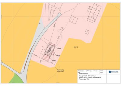 Situasjonsplan som viser tomtens beliggenhet i forhold til nabolag, eksisterende bebyggelse og avgrensning av dyrka mark.