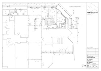 Etasjeplan (1. etasje) som viser romfordeling, dører og trapper.