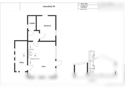 Etasjeplan for en bolig med romfordeling (stue, gang, soverom, toalett) og et snitt (Snitt A-A) som viser takhøyde og takform.