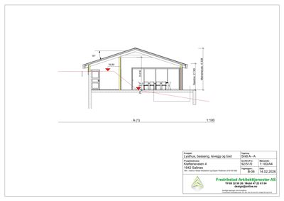 Snittegning (A-A) som viser tverrsnittet av huset, inkludert høyder, takhelling og romfordeling.
