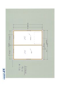 Etasjeplan som viser romfordeling (soverom, bad), dører, vinduer og mål for et hus.