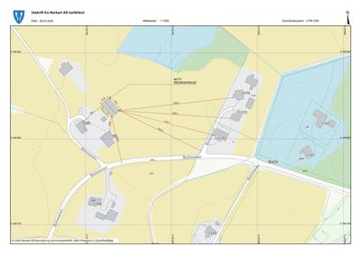 Situasjonsplan (tomtekart) som viser tomtens plassering i forhold til nabolag, veier (Bolleveien) og omgivende arealer. Planen inneholder også koordinatsystem, målestokk og utskriftsinformasjon fra Norkart AS.