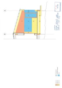 Tegning som viser fasadeoppsettet for en bygning sett fra siden (sørvendt). Tegningen inneholder fargekoding for ulike fasadematerialer (paneler, isolasjon, glass) og viser hvordan de er plassert i forhold til hverandre.