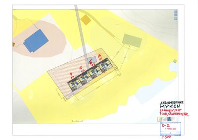 Situasjonsplan (tomteplan) som viser plassering av en arbeidsbålgang i forhold til eksisterende bygninger og terrengforhold.