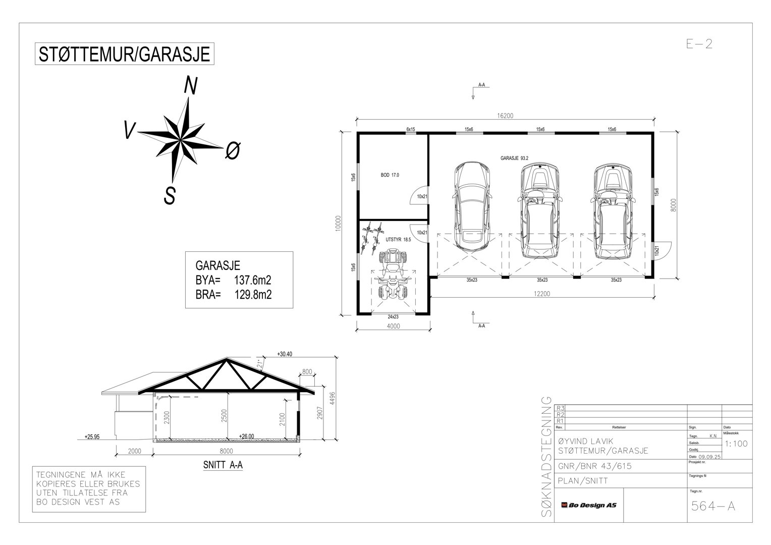 En søknadstegning som viser etasjeplan (plan) og snitt (A-A) for en støttemur/garasje med plass til tre biler.