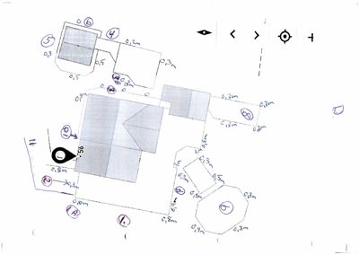 Etasjeplan (trolig etasjeplan) med romfordeling, dimensjoner og håndskrevne notater.
