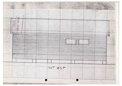 Fasadetegning av en bygning sett fra øst (mot øst), med vinduer og taklinjer.