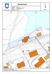 Situasjonskart som viser eiendomsnummer, adresse, topografi og bygningsplassering i forhold til nabolag.