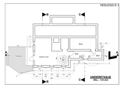Etasjeplan for underetasjen av en bygning, som viser romfordeling (innredet rom, bad, bod), en terrasse og en spiraltrapp.