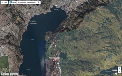 Satellittkart over Saurøy i Suldal kommune, med markering av Vetrhusfjorna.