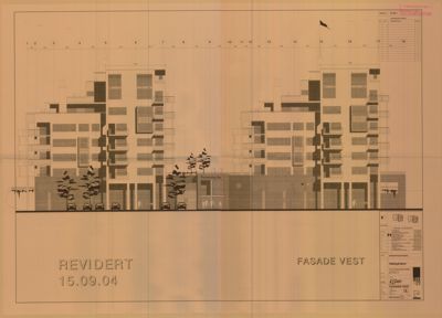 Tegning som viser fasadevest med detaljer om vinduer, balkonger og inngangsparti.