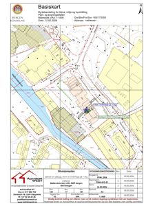Situasjonsplan som viser bygningens plassering i forhold til nabolag, veier og vannveier.