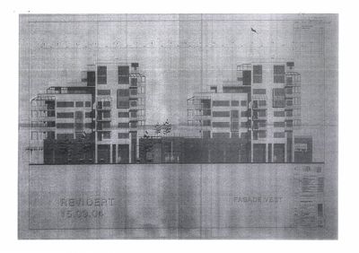 Fasadetegning (opprikk) av en fleretasjes bygning sett fra vest.