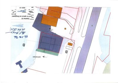 Situasjonsplan som viser tomt for stabel ved Bergstølen, med omgivende infrastruktur og nabotomter.