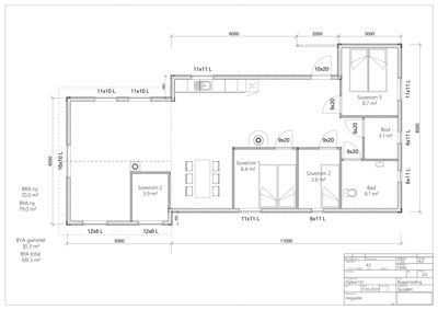Etasjeplan (romplan) som viser romfordeling, dører, vinduer og mål for et hus.