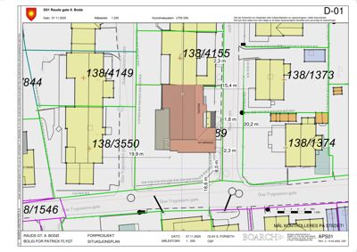 Situasjonsplan som viser tomtens plassering i forhold til nabolaget, eiendomsgrenser, naboeiendommer og gater.