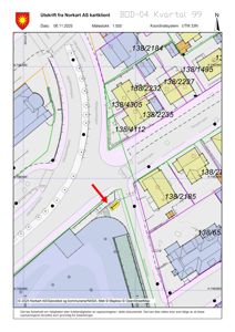 Situasjonsplan med tomtegrenser, bygningsspor, veier og eiendomsnummer.