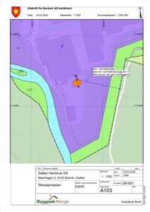 Situasjonsplan som viser tomtens beliggenhet i forhold til omgivelsene, inkludert vannveier (LF4, LF5), eksisterende bygninger (L001), og planlagte anlegg (L002).