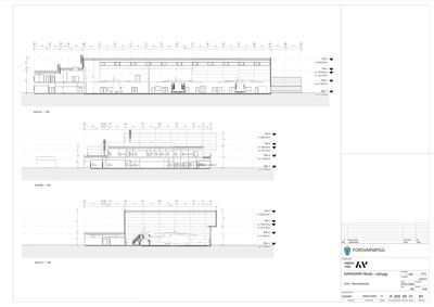 Bildet viser tre fasadetegninger (opprikk) av en bygning sett fra utsiden, med høydemål og etasjeskiller.