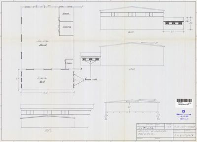 Snittegning som viser tverrsnittet av en bygning sett fra nord, vest og øst, inkludert takform og grunnkonstruksjon.