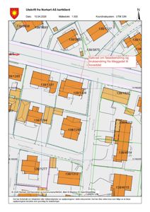 Situasjonsplan (tomtekart) som viser eiendomsnummer, bygninger og gater i området.