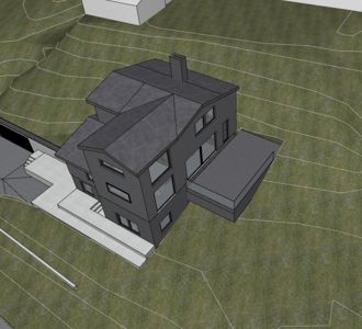 3D-visualisering av en husmodell sett fra en vinkel som viser både fasade og deler av taket, plassert på et terreng med høydelinjer.