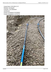 Fotografi av spredegrøft med rør i grus under et omleggingsprosjekt.