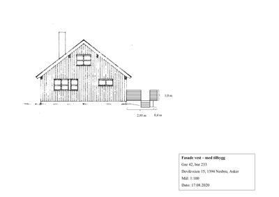 Fasadetegning av en hytte sett fra vest, med mål og adresseinformasjon.