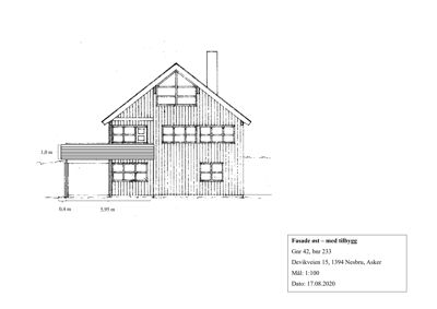 Tegning som viser fasaden mot øst for en bygning med et tilbygg, inkludert mål og adresse.
