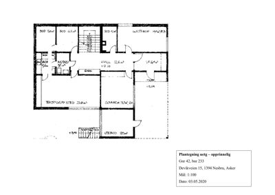Etasjeplan (plantegning) som viser romfordeling, arealer og plassering av dører og trapper i en bolig.