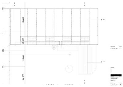 Etasjeplan (topplan) som viser romfordeling, vegger, dører og dimensjoner for en bygning.