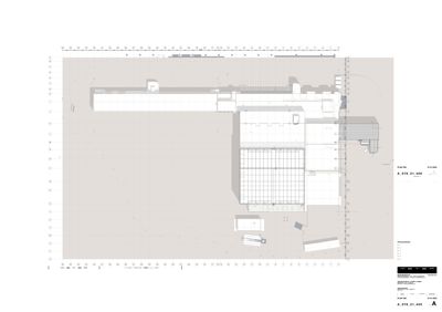 Etasjeplan (plan 500) som viser romfordeling, vegger og inngangspunkt for en bygning.