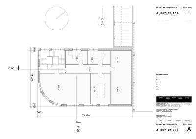 Etasjeplan for en ny kontorløsning (Plan 2 NY FRYS KONTOR) som viser romfordeling, arealer og inngangspunkter.