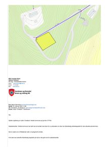 Situasjonsplan som viser tomtens terrengform med høydekurver, eiendomsgrenser og plassering av bygninger.