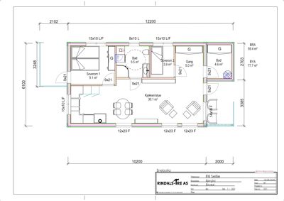 Etasjeplan (1. etasje) som viser romfordeling, mål og innredning for en bolig.